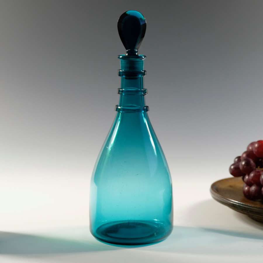 Taper decanter with three neck rings and lozenge stopper C1810