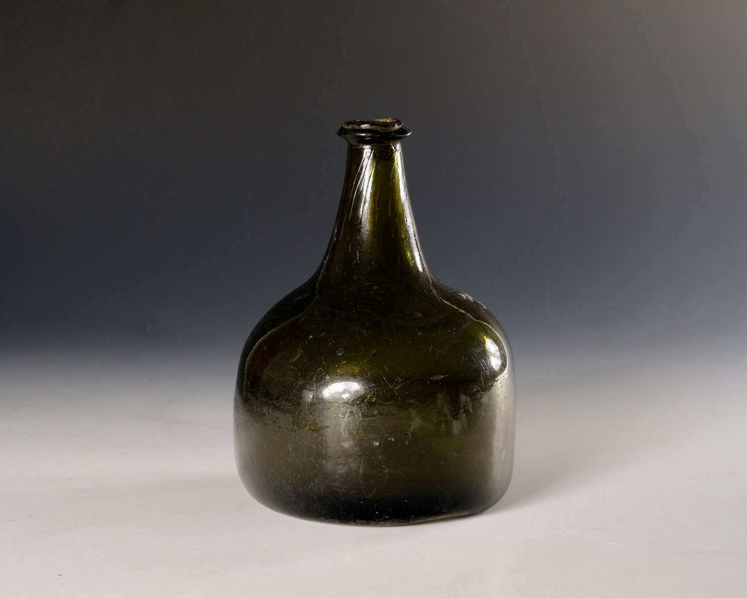 Antique glass - mallet wine bottle English c1725